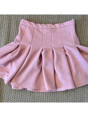 Pink pleated mini skirt #preppy #coquette #feminine